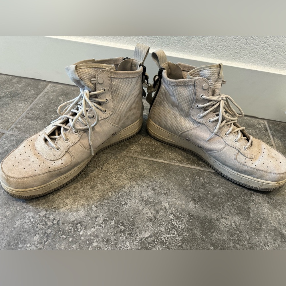 Nike Air SF AF-1 Mid Basketball Sneakers Men's
Size US 12 Gray White AJ9502-001 - Picture 10 of 11